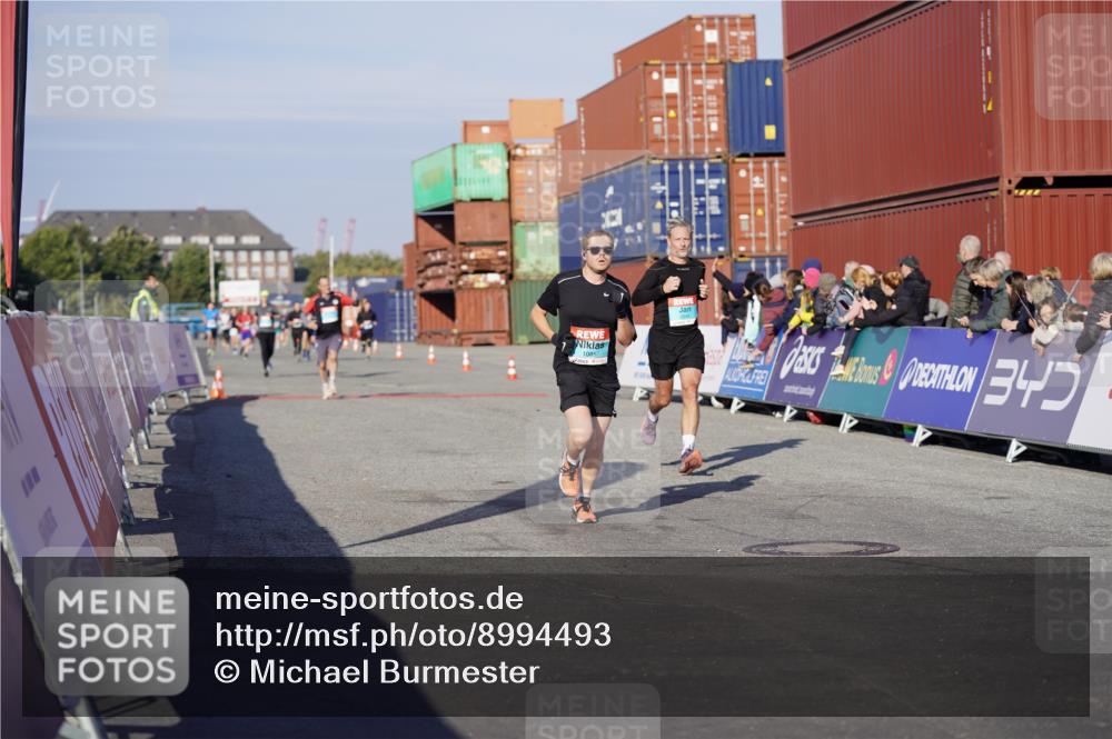 03.10.2025 - Köhlbrandbrückenlauf Michael Burmester http://msf.ph/oto/8994493 03.10.2025 09:56:25 Ziel 1085, 1421, 3354, 3544 meine-sportfotos.de