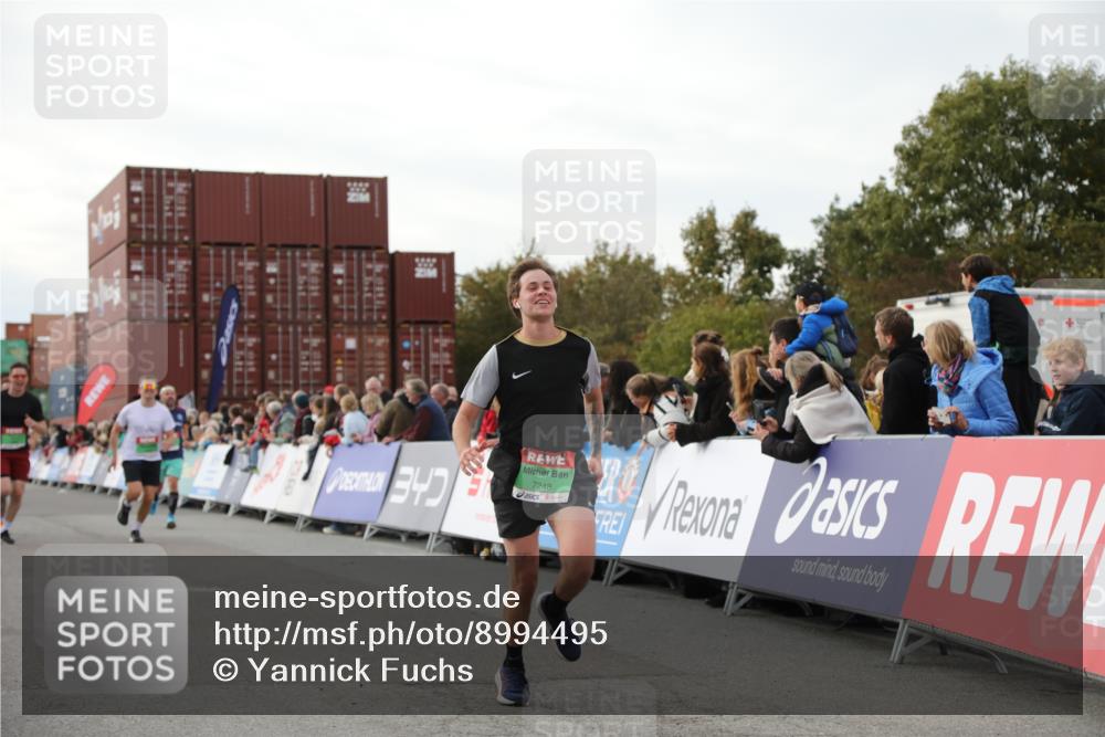 03.10.2025 - Köhlbrandbrückenlauf Yannick Fuchs http://msf.ph/oto/8994495 03.10.2025 16:04:40 Ziel 7147, 7192, 7248, 7526, 8254, 8937, 9696 meine-sportfotos.de