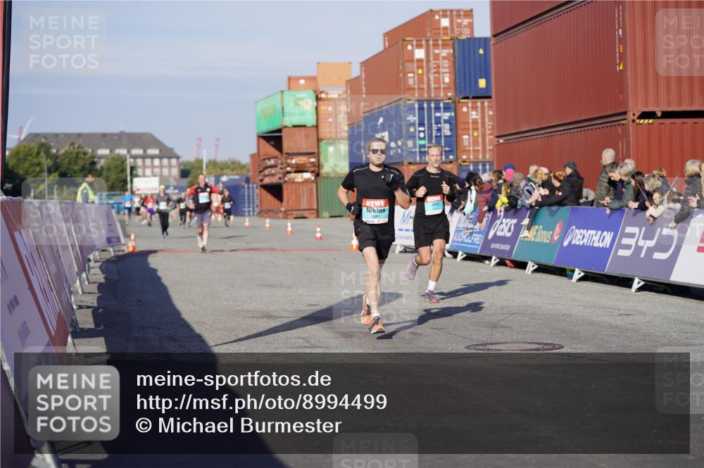 03.10.2025 - Köhlbrandbrückenlauf Michael Burmester http://msf.ph/oto/8994499 03.10.2025 09:56:25 Ziel 1085, 1421, 3354, 3544 meine-sportfotos.de