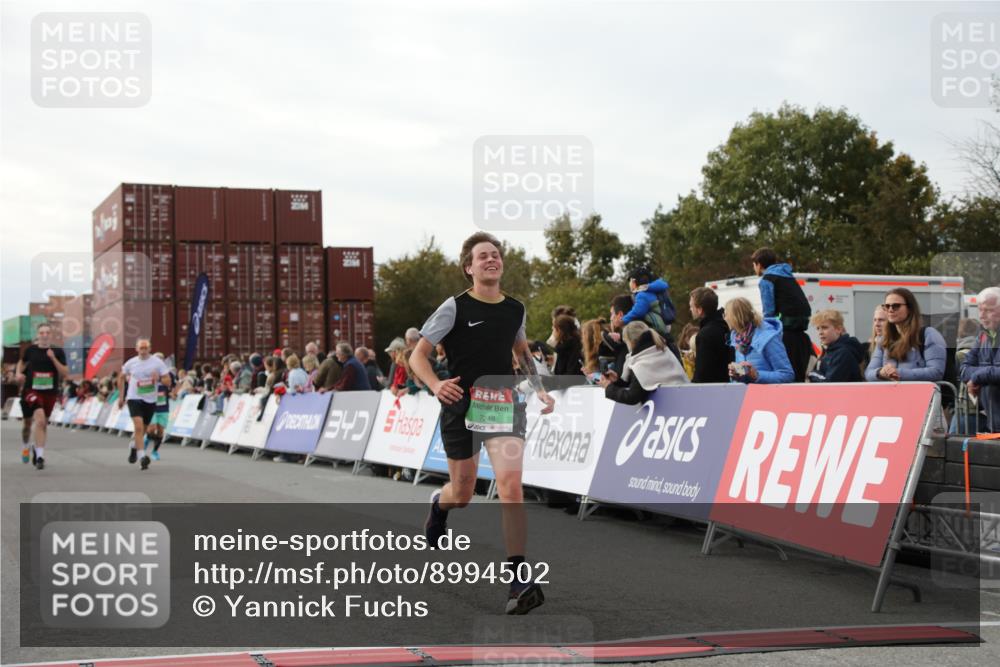 03.10.2025 - Köhlbrandbrückenlauf Yannick Fuchs http://msf.ph/oto/8994502 03.10.2025 16:04:40 Ziel 7147, 7192, 7248, 7526, 8254, 8937, 9696 meine-sportfotos.de