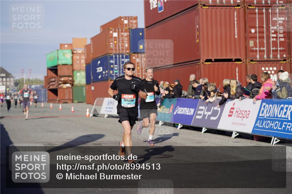 03.10.2025 - Köhlbrandbrückenlauf Michael Burmester http://msf.ph/oto/8994513 03.10.2025 09:56:26 Ziel 1085, 1421, 3354, 3402, 3544 meine-sportfotos.de
