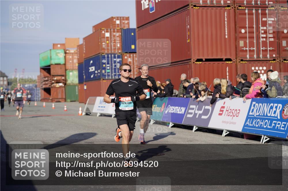 03.10.2025 - Köhlbrandbrückenlauf Michael Burmester http://msf.ph/oto/8994520 03.10.2025 09:56:26 Ziel 1085, 1421, 3354, 3402, 3544 meine-sportfotos.de