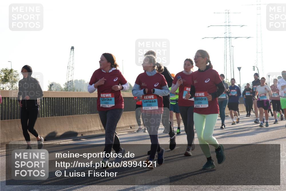 03.10.2025 - Köhlbrandbrückenlauf Luisa Fischer http://msf.ph/oto/8994521 03.10.2025 10:24:03 Position 3 1880, 2085, 2086 meine-sportfotos.de