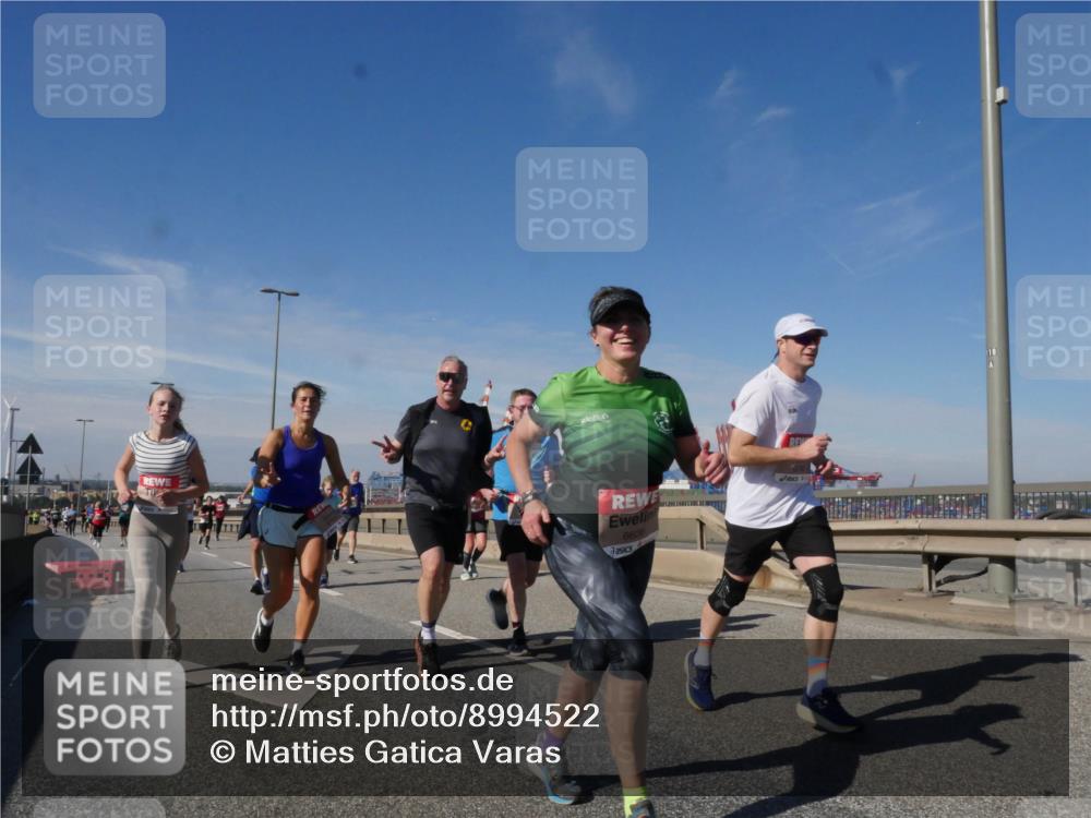 03.10.2025 - Köhlbrandbrückenlauf Matties Gatica Varas http://msf.ph/oto/8994522 03.10.2025 12:48:25 Position 2 6626 meine-sportfotos.de