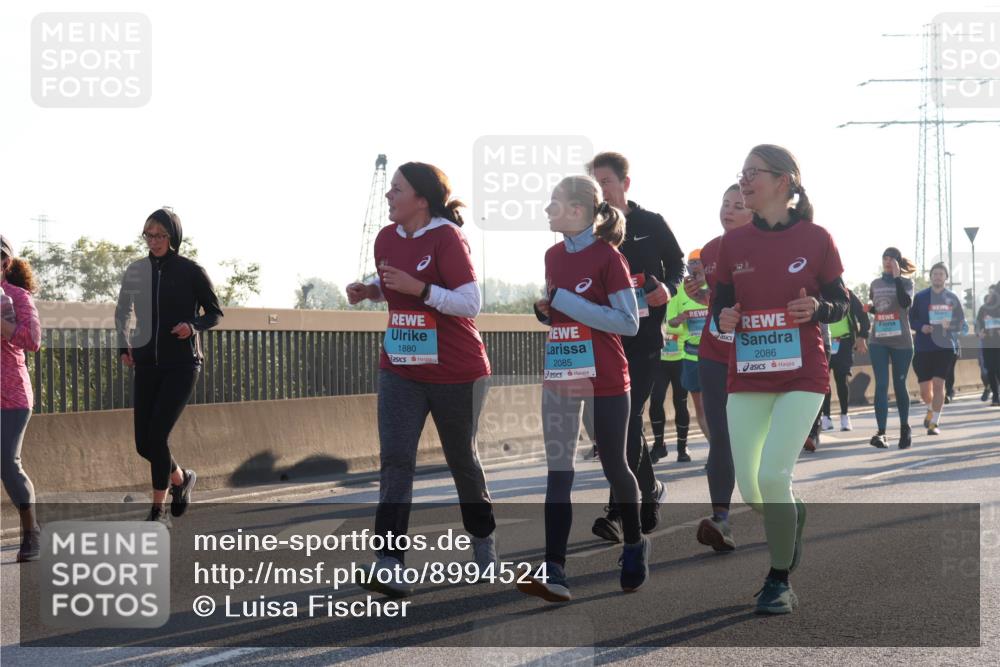 03.10.2025 - Köhlbrandbrückenlauf Luisa Fischer http://msf.ph/oto/8994524 03.10.2025 10:24:03 Position 3 1880, 2085, 2086 meine-sportfotos.de