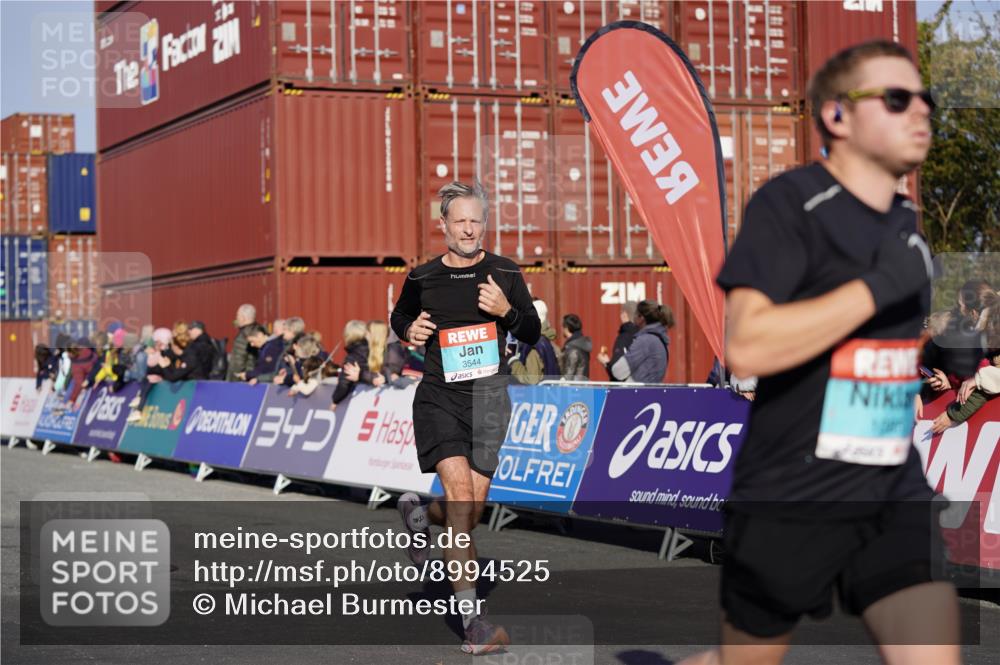 03.10.2025 - Köhlbrandbrückenlauf Michael Burmester http://msf.ph/oto/8994525 03.10.2025 09:56:27 Ziel 1085, 1421, 3354, 3402, 3544 meine-sportfotos.de
