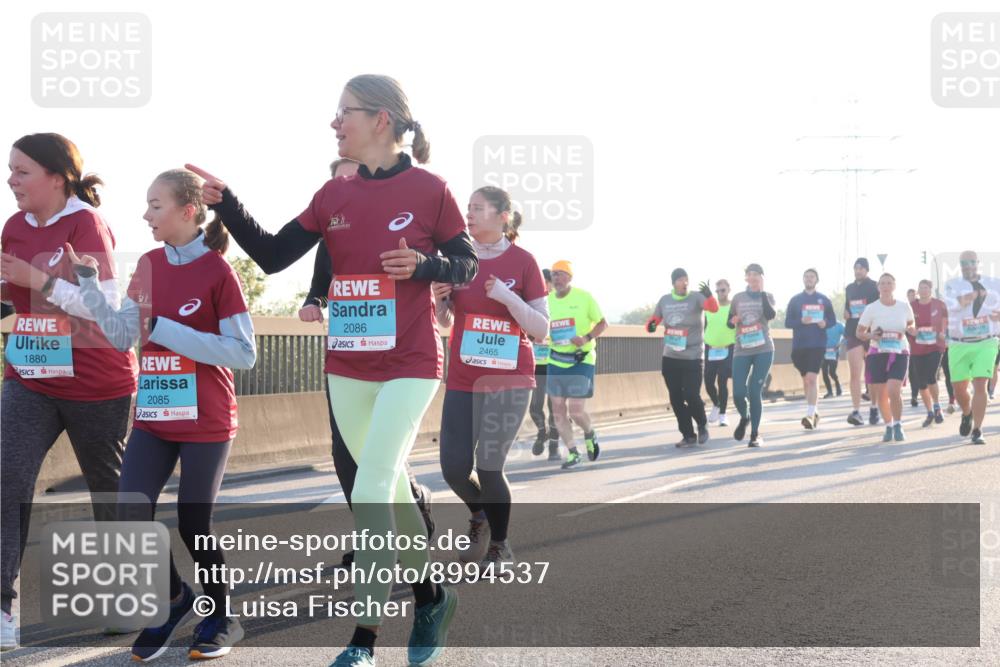 03.10.2025 - Köhlbrandbrückenlauf Luisa Fischer http://msf.ph/oto/8994537 03.10.2025 10:24:04 Position 3 1880, 2085, 2086, 2465 meine-sportfotos.de