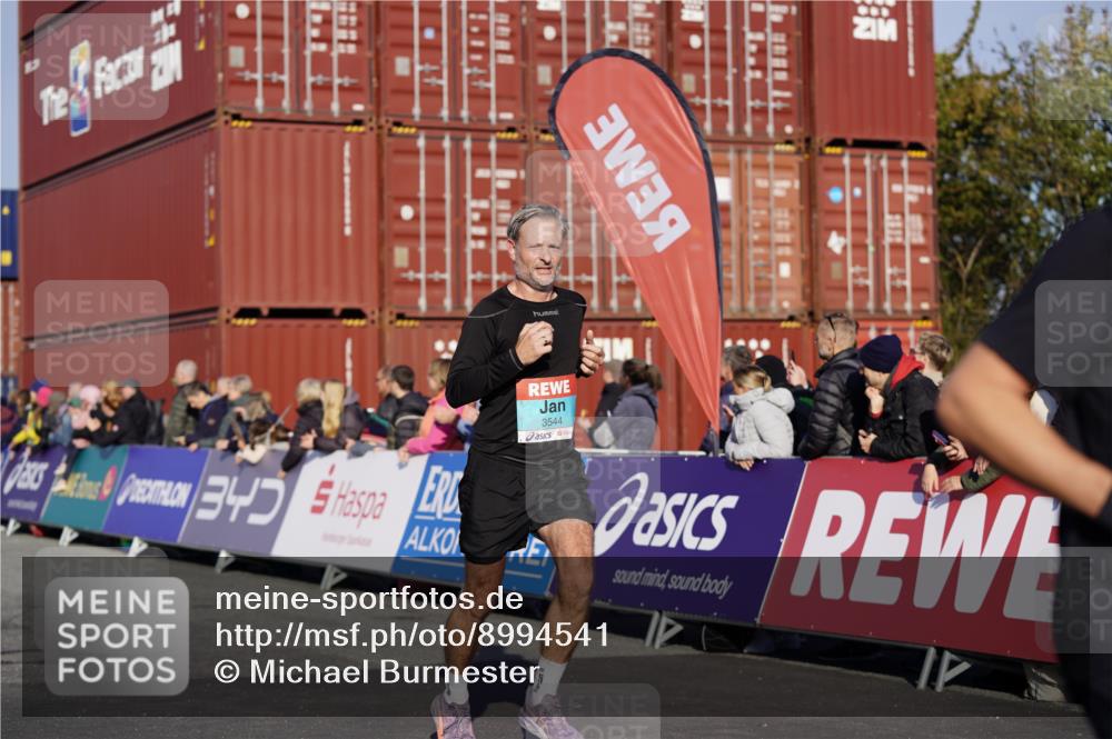 03.10.2025 - Köhlbrandbrückenlauf Michael Burmester http://msf.ph/oto/8994541 03.10.2025 09:56:28 Ziel 1085, 1421, 3402, 3544 meine-sportfotos.de