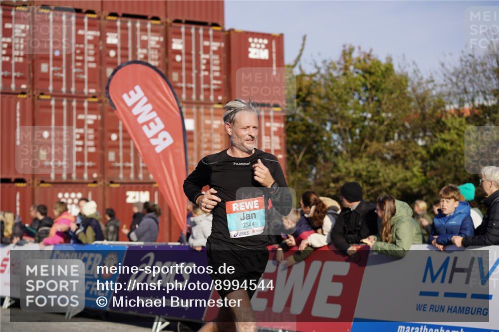 03.10.2025 - Köhlbrandbrückenlauf Michael Burmester http://msf.ph/oto/8994544 03.10.2025 09:56:28 Ziel 1085, 1421, 3402, 3544 meine-sportfotos.de