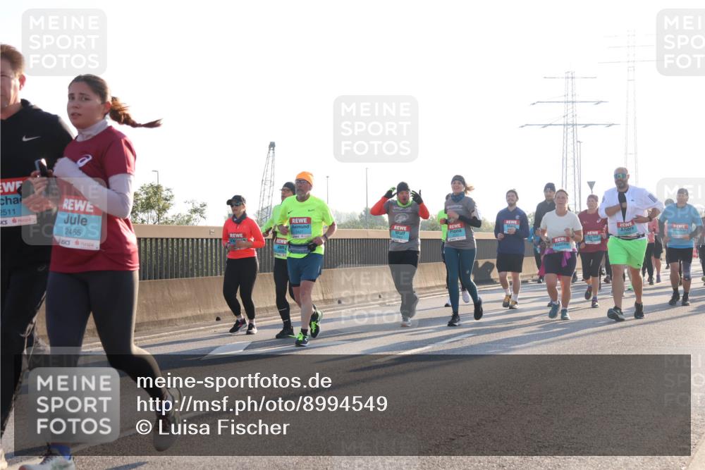 03.10.2025 - Köhlbrandbrückenlauf Luisa Fischer http://msf.ph/oto/8994549 03.10.2025 10:24:05 Position 3 2511, 2465 meine-sportfotos.de