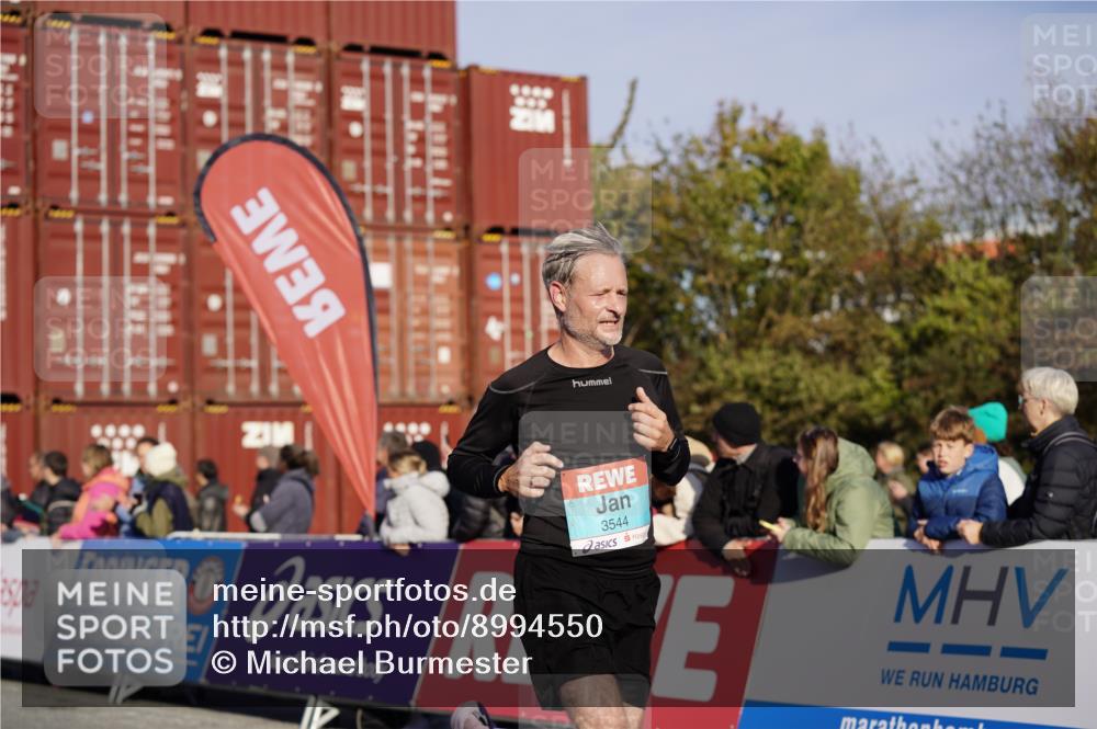 03.10.2025 - Köhlbrandbrückenlauf Michael Burmester http://msf.ph/oto/8994550 03.10.2025 09:56:28 Ziel 1085, 1421, 3402, 3544 meine-sportfotos.de