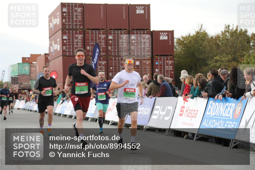 03.10.2025 - Köhlbrandbrückenlauf Yannick Fuchs http://msf.ph/oto/8994552 03.10.2025 16:04:42 Ziel 7147, 7192, 7248, 7425, 7513, 7526, 8254, 9696 meine-sportfotos.de