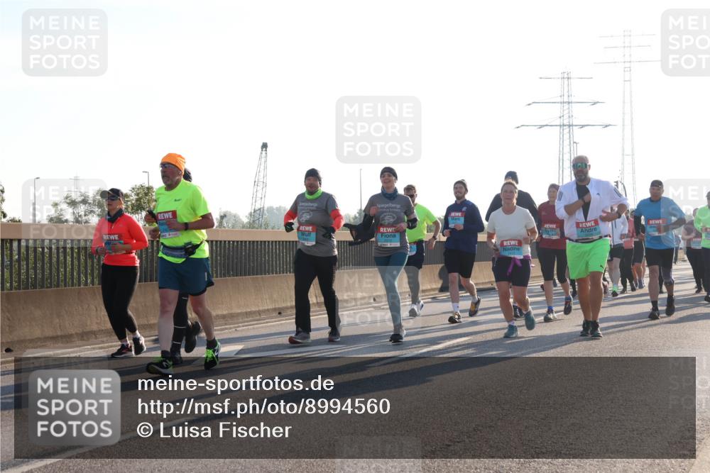 03.10.2025 - Köhlbrandbrückenlauf Luisa Fischer http://msf.ph/oto/8994560 03.10.2025 10:24:06 Position 3 2212, 3453 meine-sportfotos.de