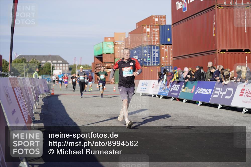 03.10.2025 - Köhlbrandbrückenlauf Michael Burmester http://msf.ph/oto/8994562 03.10.2025 09:56:31 Ziel 1085, 1103, 3402, 3544, 3763 meine-sportfotos.de