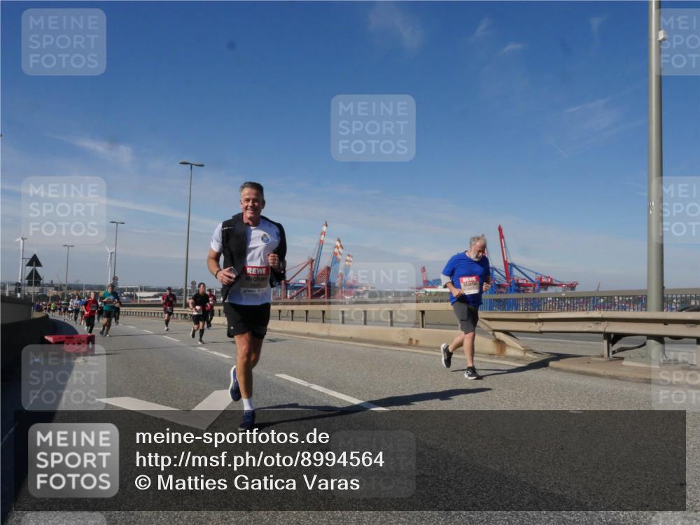 03.10.2025 - Köhlbrandbrückenlauf Matties Gatica Varas http://msf.ph/oto/8994564 03.10.2025 12:48:30 Position 2  meine-sportfotos.de