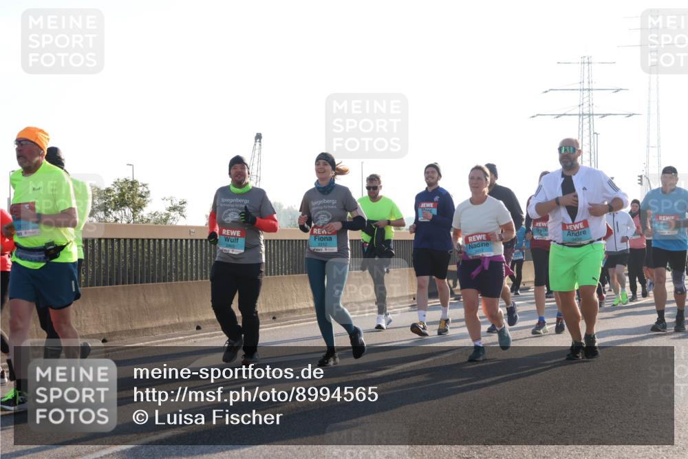 03.10.2025 - Köhlbrandbrückenlauf Luisa Fischer http://msf.ph/oto/8994565 03.10.2025 10:24:07 Position 3 2427, 2212, 3453 meine-sportfotos.de