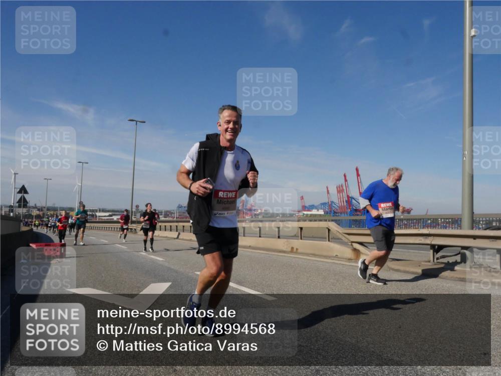 03.10.2025 - Köhlbrandbrückenlauf Matties Gatica Varas http://msf.ph/oto/8994568 03.10.2025 12:48:31 Position 2 4686 meine-sportfotos.de