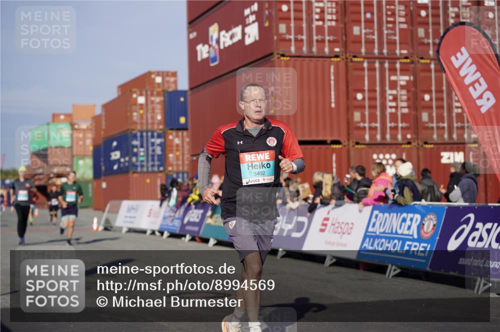 03.10.2025 - Köhlbrandbrückenlauf Michael Burmester http://msf.ph/oto/8994569 03.10.2025 09:56:32 Ziel 1085, 1103, 3402, 3544, 3763 meine-sportfotos.de