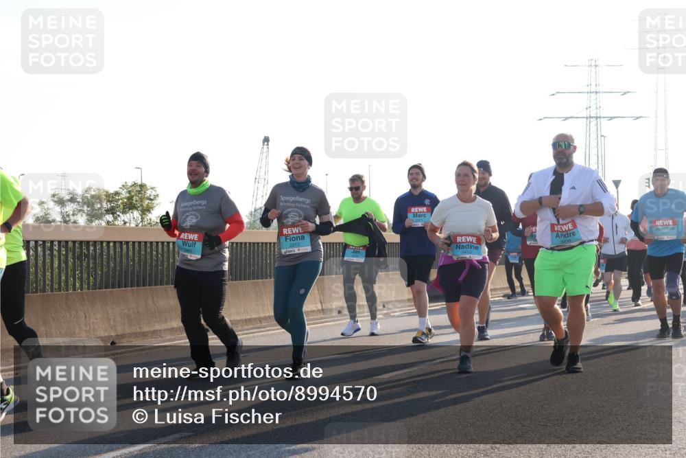 03.10.2025 - Köhlbrandbrückenlauf Luisa Fischer http://msf.ph/oto/8994570 03.10.2025 10:24:07 Position 3 2212, 2371, 3439, 3453 meine-sportfotos.de
