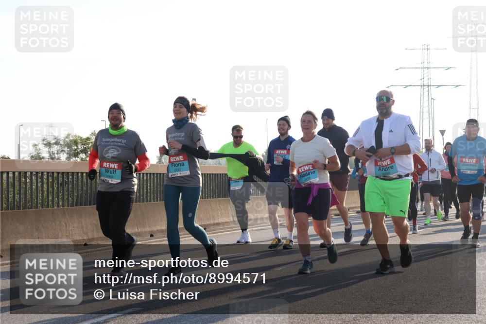 03.10.2025 - Köhlbrandbrückenlauf Luisa Fischer http://msf.ph/oto/8994571 03.10.2025 10:24:08 Position 3 2365, 2212, 3439, 3393 meine-sportfotos.de