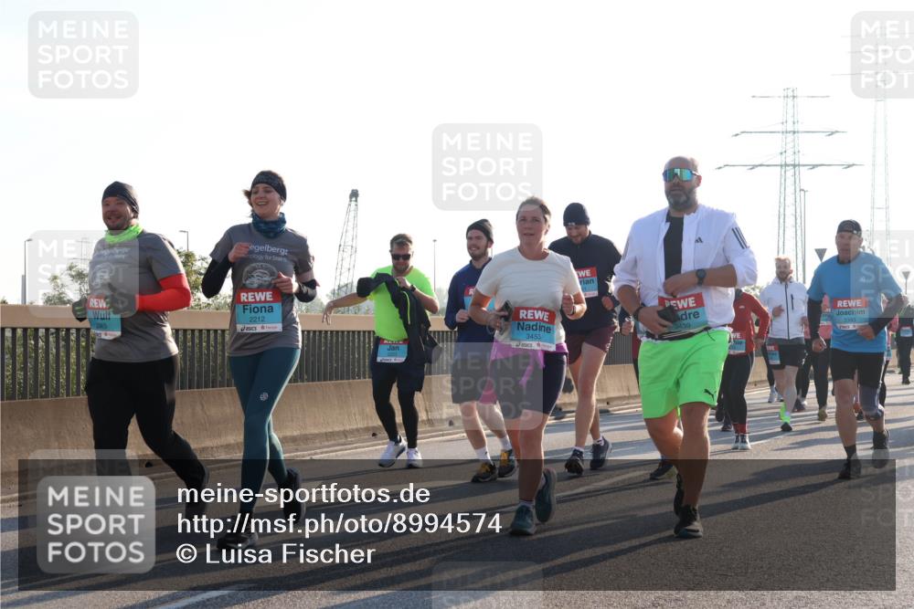 03.10.2025 - Köhlbrandbrückenlauf Luisa Fischer http://msf.ph/oto/8994574 03.10.2025 10:24:08 Position 3 2365, 2212, 3453, 3439, 3393 meine-sportfotos.de