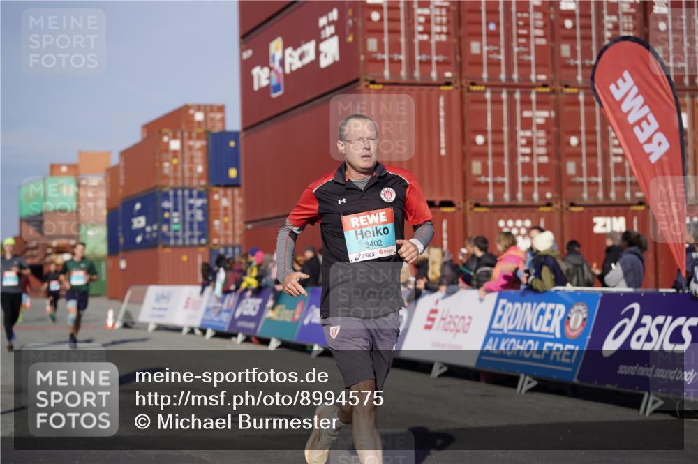 03.10.2025 - Köhlbrandbrückenlauf Michael Burmester http://msf.ph/oto/8994575 03.10.2025 09:56:32 Ziel 1085, 1103, 3402, 3544, 3763 meine-sportfotos.de
