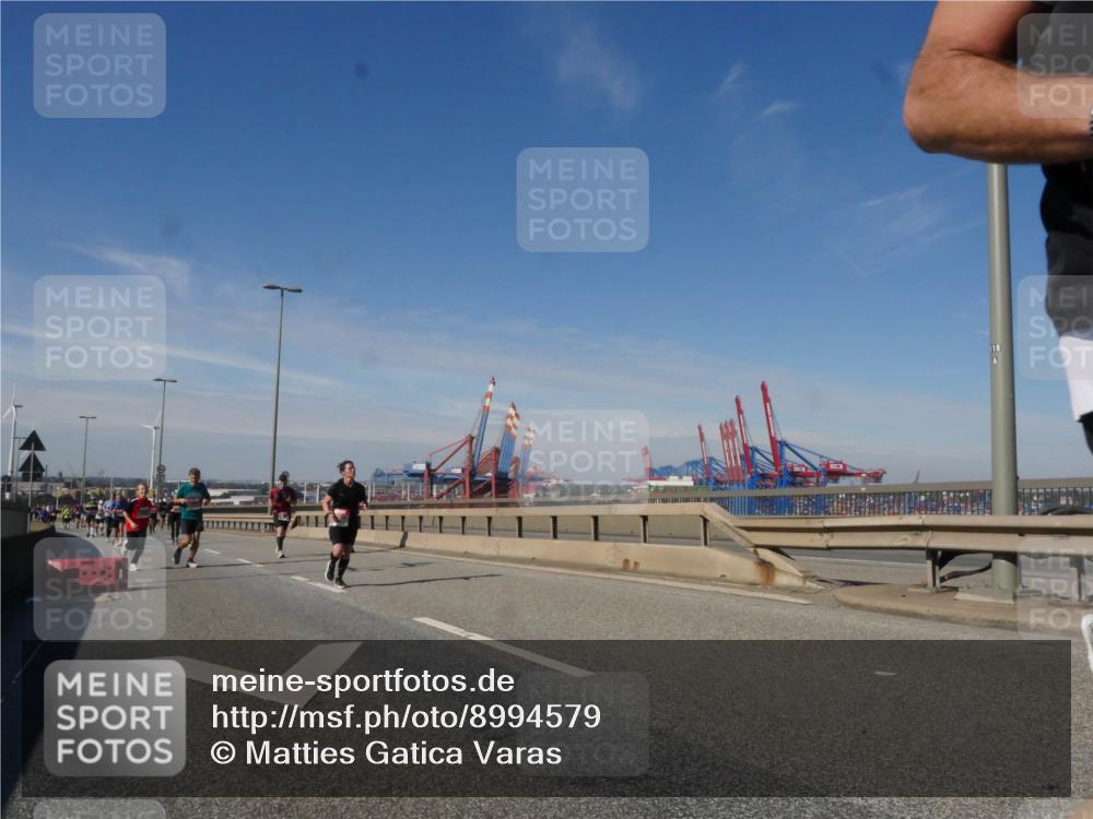 03.10.2025 - Köhlbrandbrückenlauf Matties Gatica Varas http://msf.ph/oto/8994579 03.10.2025 12:48:32 Position 2  meine-sportfotos.de