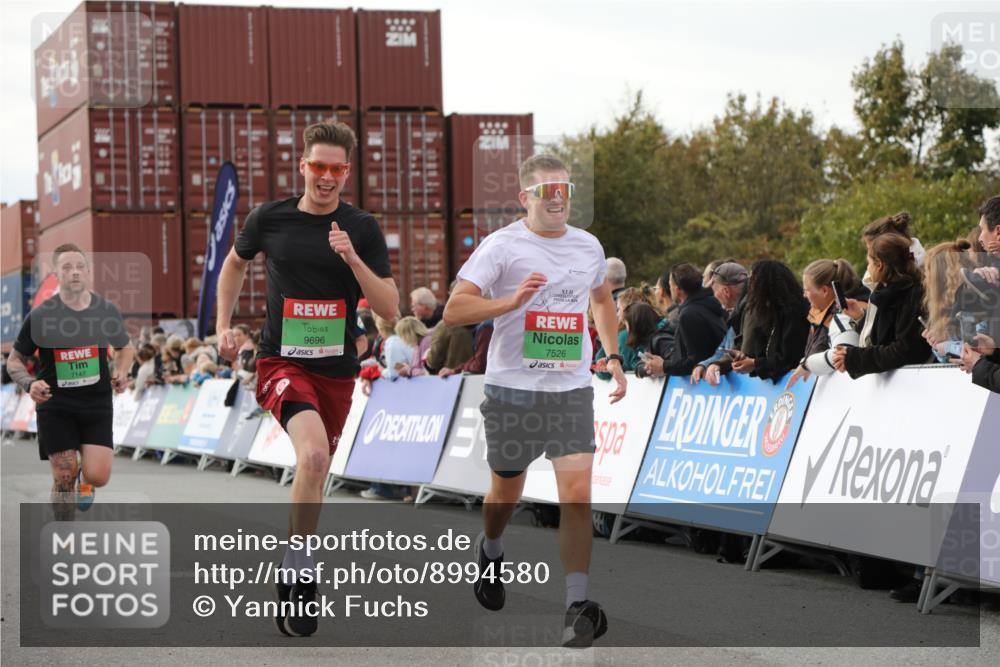 03.10.2025 - Köhlbrandbrückenlauf Yannick Fuchs http://msf.ph/oto/8994580 03.10.2025 16:04:42 Ziel 7147, 7192, 7248, 7425, 7513, 7526, 8254, 9696 meine-sportfotos.de