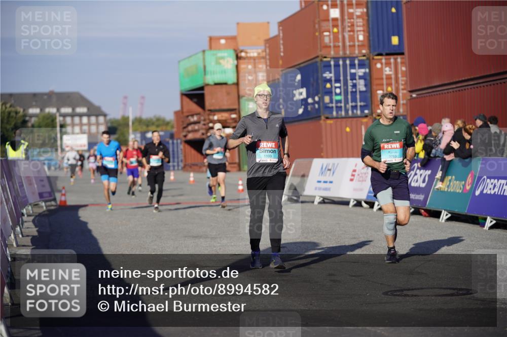 03.10.2025 - Köhlbrandbrückenlauf Michael Burmester http://msf.ph/oto/8994582 03.10.2025 09:56:34 Ziel 1103, 1261, 3402, 3544, 3763 meine-sportfotos.de