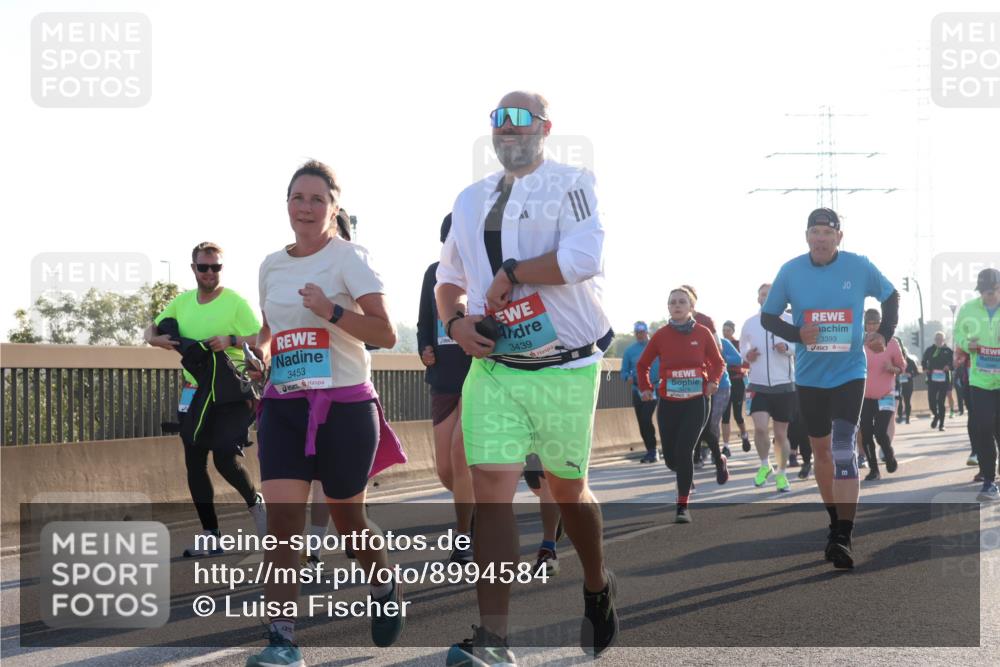 03.10.2025 - Köhlbrandbrückenlauf Luisa Fischer http://msf.ph/oto/8994584 03.10.2025 10:24:09 Position 3 3453, 3439, 3393 meine-sportfotos.de