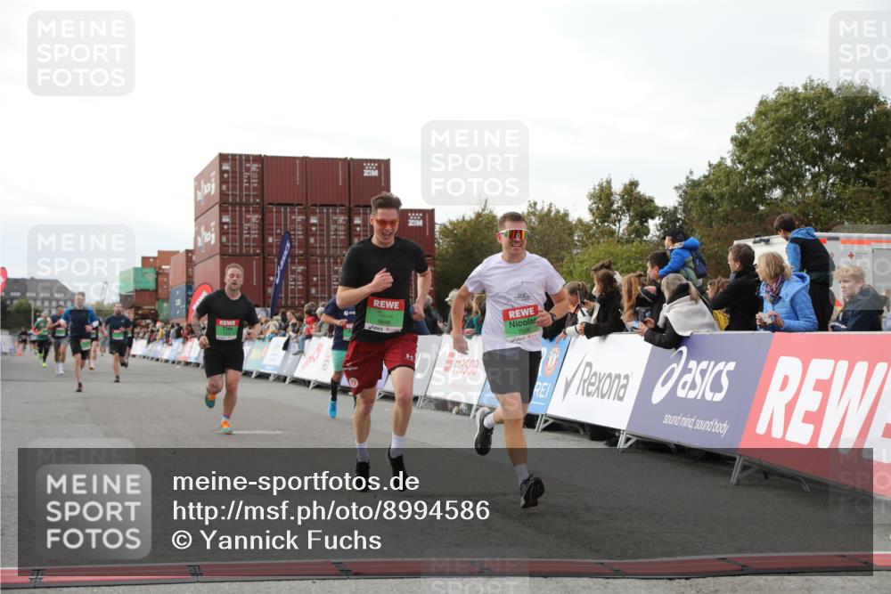 03.10.2025 - Köhlbrandbrückenlauf Yannick Fuchs http://msf.ph/oto/8994586 03.10.2025 16:04:43 Ziel 7006, 7147, 7192, 7248, 7425, 7513, 7526, 7568, 8254, 9696 meine-sportfotos.de