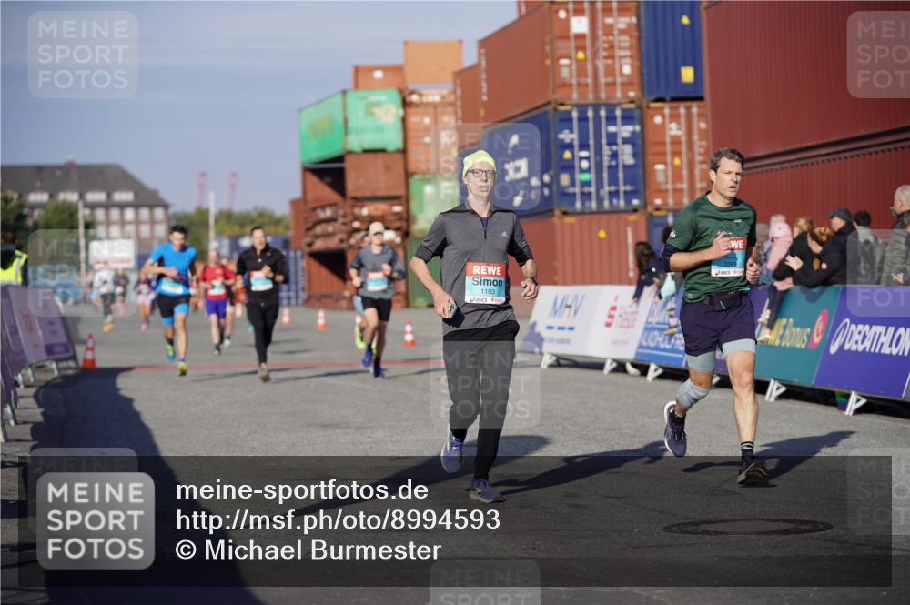 03.10.2025 - Köhlbrandbrückenlauf Michael Burmester http://msf.ph/oto/8994593 03.10.2025 09:56:34 Ziel 1103, 1261, 3402, 3544, 3763 meine-sportfotos.de