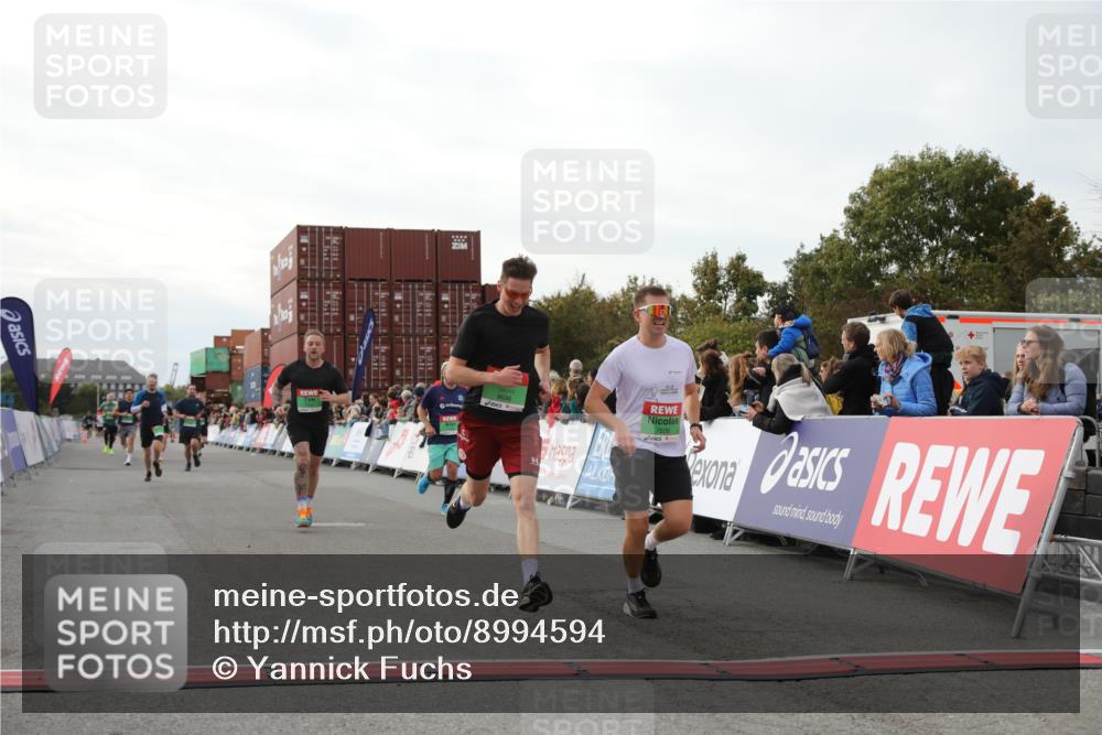 03.10.2025 - Köhlbrandbrückenlauf Yannick Fuchs http://msf.ph/oto/8994594 03.10.2025 16:04:43 Ziel 7006, 7147, 7192, 7248, 7425, 7513, 7526, 7568, 8254, 9696 meine-sportfotos.de