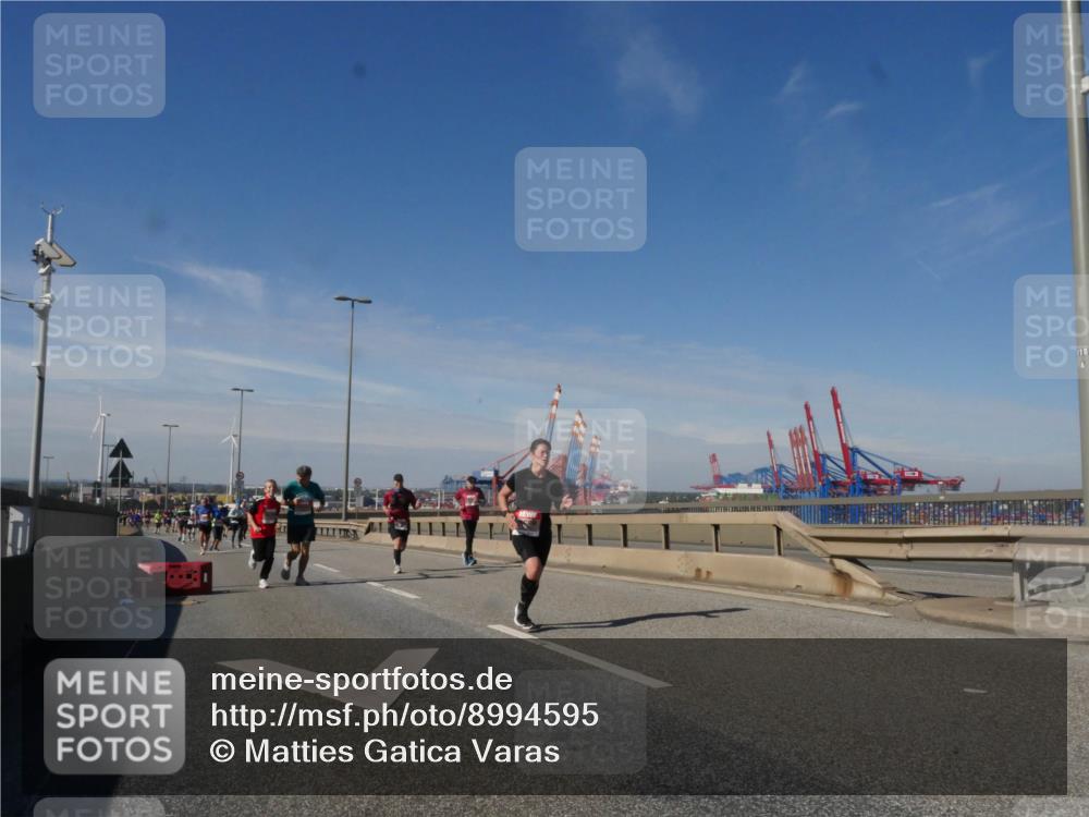 03.10.2025 - Köhlbrandbrückenlauf Matties Gatica Varas http://msf.ph/oto/8994595 03.10.2025 12:48:33 Position 2 118 meine-sportfotos.de