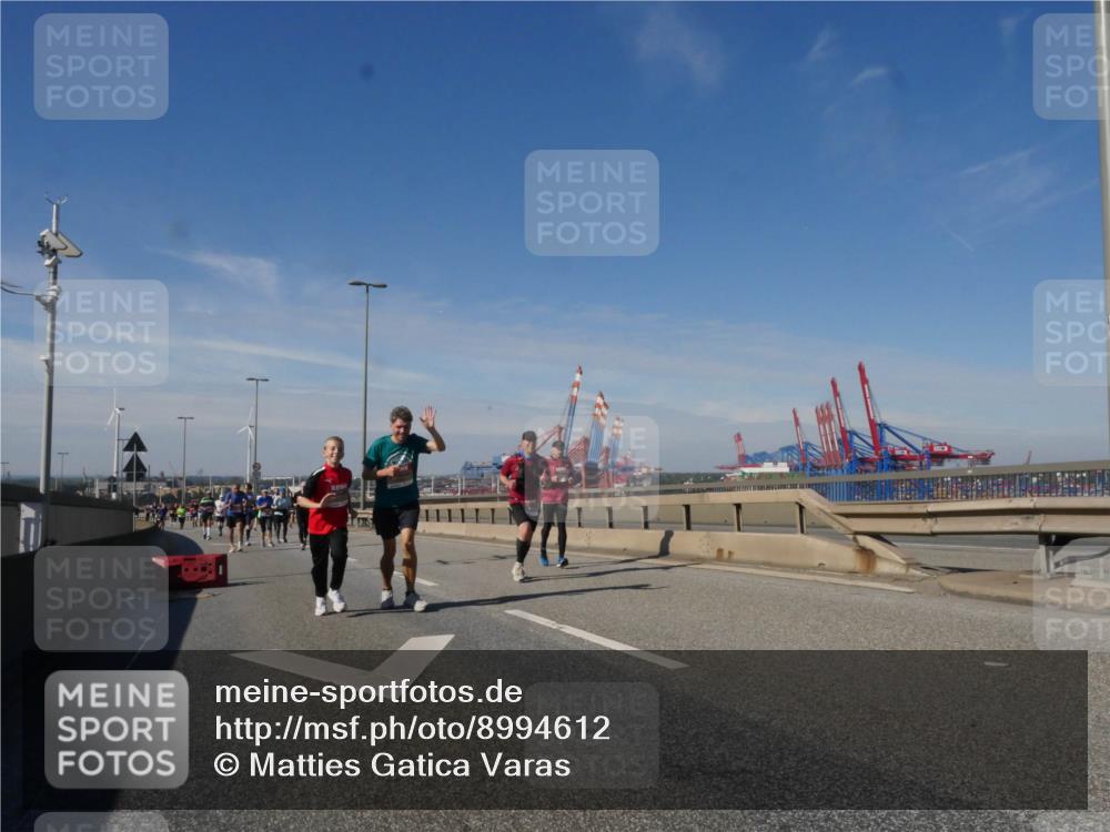 03.10.2025 - Köhlbrandbrückenlauf Matties Gatica Varas http://msf.ph/oto/8994612 03.10.2025 12:48:35 Position 2  meine-sportfotos.de