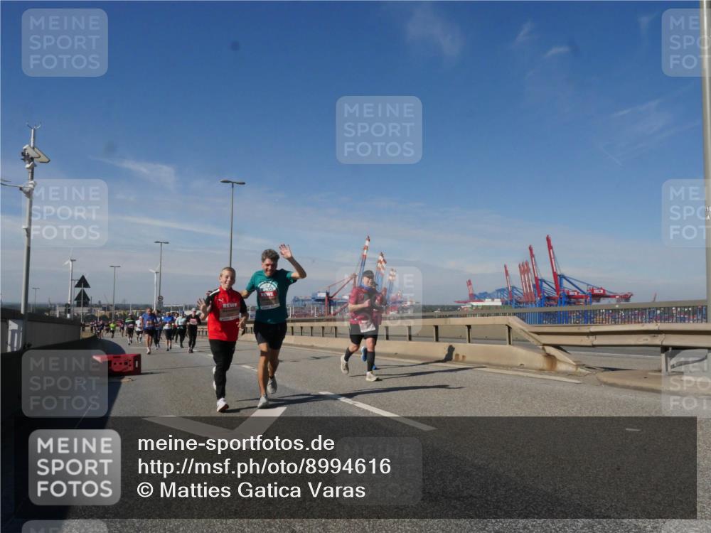 03.10.2025 - Köhlbrandbrückenlauf Matties Gatica Varas http://msf.ph/oto/8994616 03.10.2025 12:48:36 Position 2 111, 118 meine-sportfotos.de