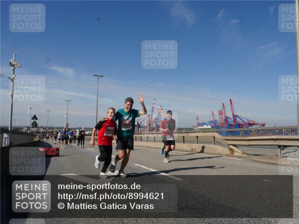 03.10.2025 - Köhlbrandbrückenlauf Matties Gatica Varas http://msf.ph/oto/8994621 03.10.2025 12:48:36 Position 2  meine-sportfotos.de
