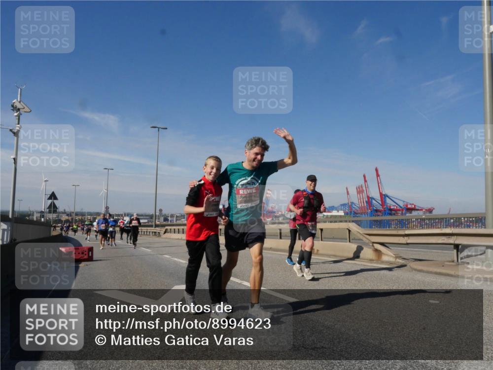 03.10.2025 - Köhlbrandbrückenlauf Matties Gatica Varas http://msf.ph/oto/8994623 03.10.2025 12:48:37 Position 2 18 meine-sportfotos.de