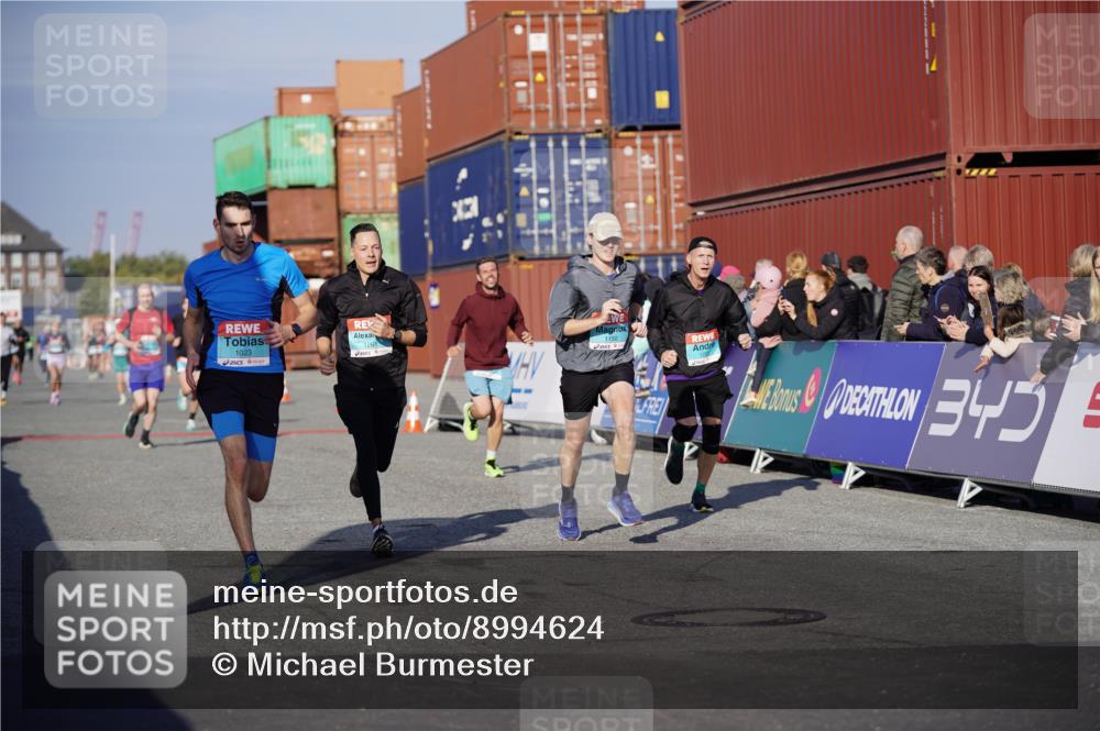 03.10.2025 - Köhlbrandbrückenlauf Michael Burmester http://msf.ph/oto/8994624 03.10.2025 09:56:37 Ziel 1023, 1065, 1103, 1150, 1261, 1703, 3402, 3763 meine-sportfotos.de