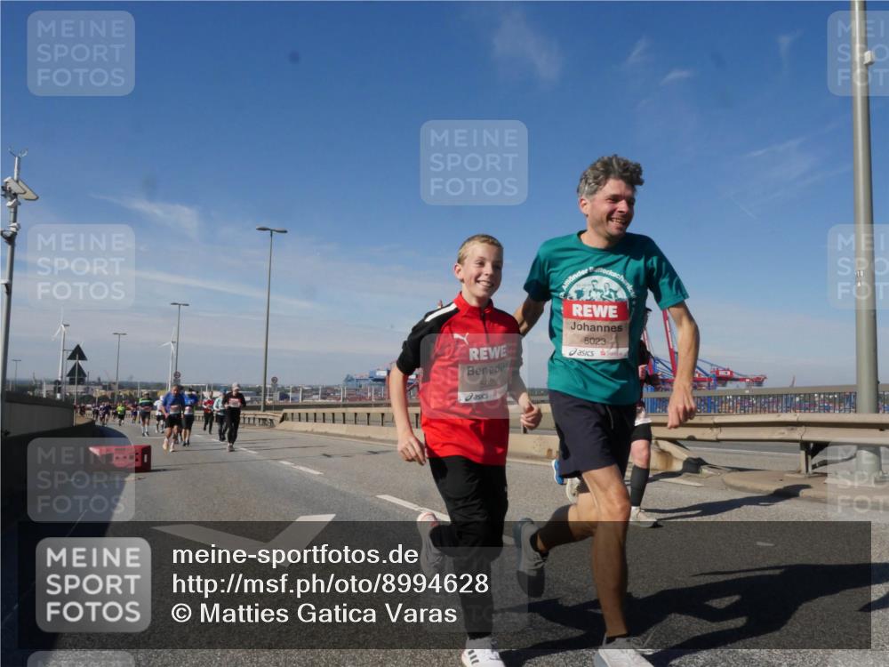 03.10.2025 - Köhlbrandbrückenlauf Matties Gatica Varas http://msf.ph/oto/8994628 03.10.2025 12:48:37 Position 2 5022, 5023, 118 meine-sportfotos.de