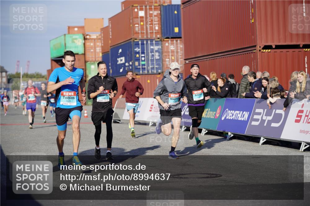 03.10.2025 - Köhlbrandbrückenlauf Michael Burmester http://msf.ph/oto/8994637 03.10.2025 09:56:38 Ziel 1023, 1065, 1103, 1150, 1261, 1703, 3402, 3491, 3763 meine-sportfotos.de