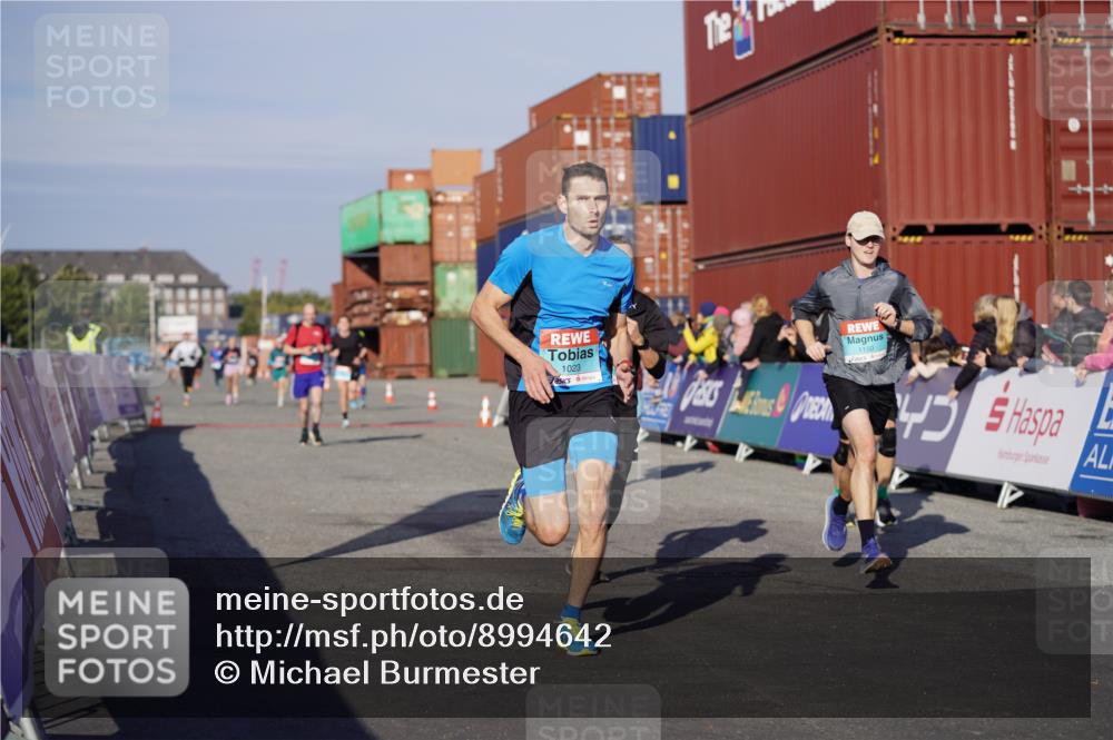 03.10.2025 - Köhlbrandbrückenlauf Michael Burmester http://msf.ph/oto/8994642 03.10.2025 09:56:38 Ziel 1023, 1065, 1103, 1150, 1261, 1703, 3402, 3491, 3763 meine-sportfotos.de