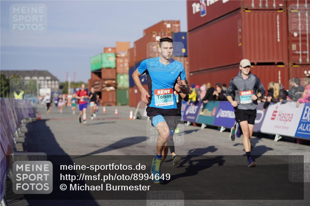 03.10.2025 - Köhlbrandbrückenlauf Michael Burmester http://msf.ph/oto/8994649 03.10.2025 09:56:39 Ziel 1023, 1065, 1103, 1150, 1261, 1703, 3491, 3763 meine-sportfotos.de