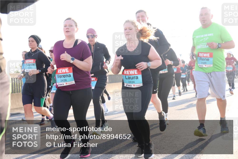 03.10.2025 - Köhlbrandbrückenlauf Luisa Fischer http://msf.ph/oto/8994652 03.10.2025 10:24:15 Position 3 2621, 2438, 2434, 3588 meine-sportfotos.de