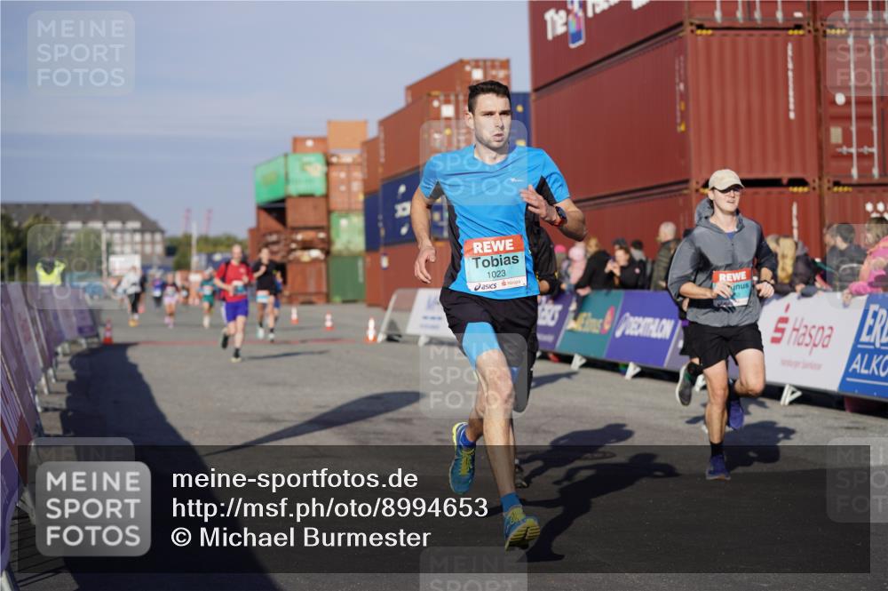 03.10.2025 - Köhlbrandbrückenlauf Michael Burmester http://msf.ph/oto/8994653 03.10.2025 09:56:39 Ziel 1023, 1065, 1103, 1150, 1261, 1703, 3491, 3763 meine-sportfotos.de