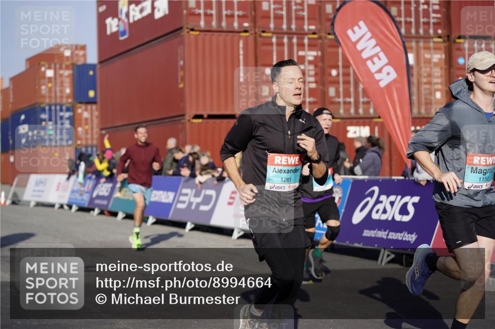 03.10.2025 - Köhlbrandbrückenlauf Michael Burmester http://msf.ph/oto/8994664 03.10.2025 09:56:40 Ziel 1023, 1065, 1103, 1150, 1261, 1703, 3491, 3531, 3763 meine-sportfotos.de