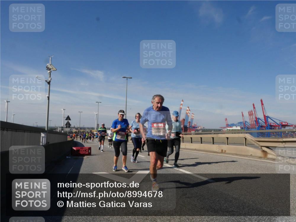 03.10.2025 - Köhlbrandbrückenlauf Matties Gatica Varas http://msf.ph/oto/8994678 03.10.2025 12:48:43 Position 2 6310 meine-sportfotos.de