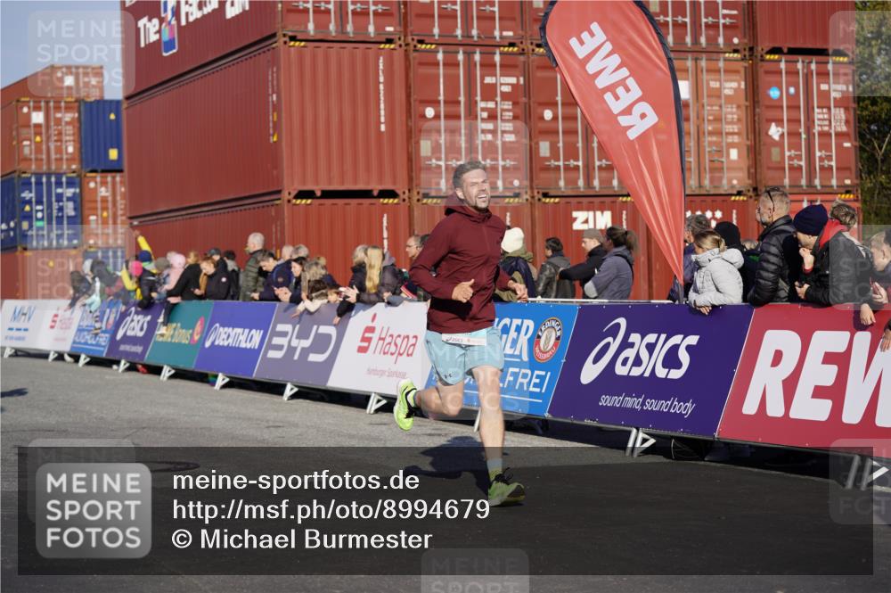 03.10.2025 - Köhlbrandbrückenlauf Michael Burmester http://msf.ph/oto/8994679 03.10.2025 09:56:41 Ziel 1023, 1065, 1103, 1150, 1261, 1703, 3491, 3531, 3763 meine-sportfotos.de