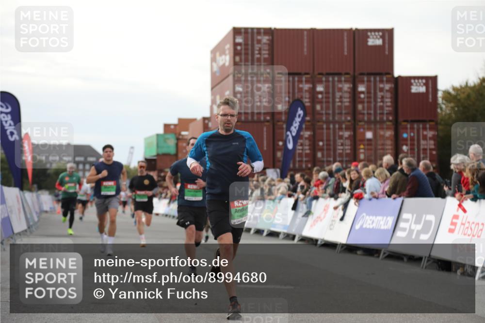 03.10.2025 - Köhlbrandbrückenlauf Yannick Fuchs http://msf.ph/oto/8994680 03.10.2025 16:04:46 Ziel 7006, 7132, 7147, 7192, 7425, 7513, 7526, 7568, 8254, 9176, 9696 meine-sportfotos.de