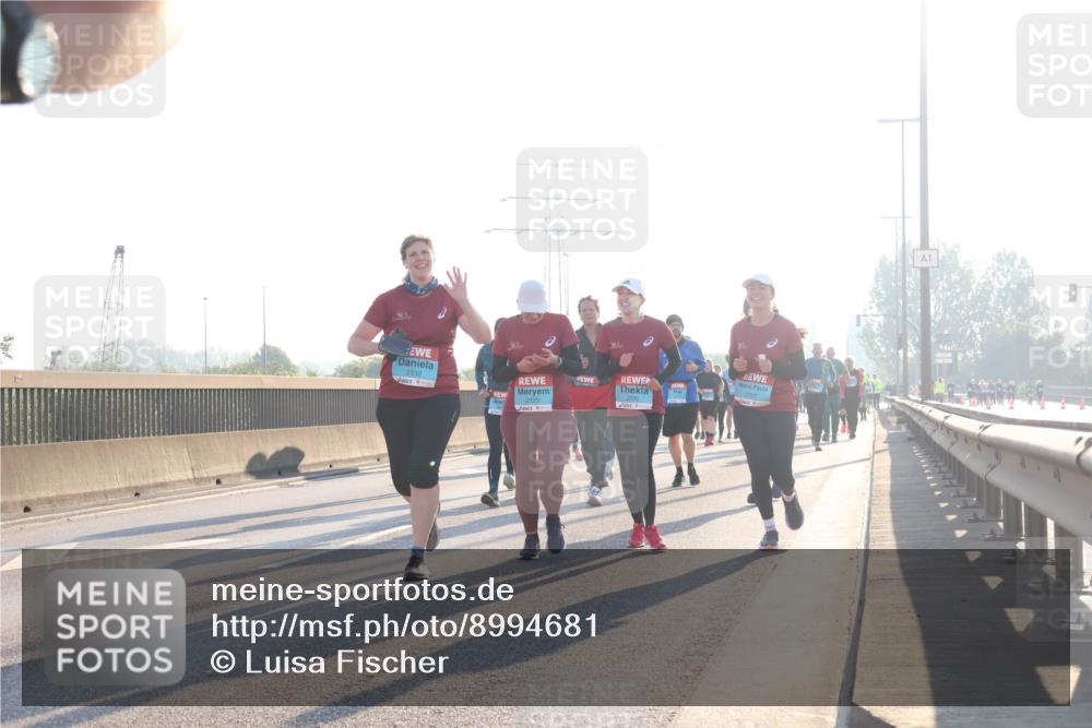 03.10.2025 - Köhlbrandbrückenlauf Luisa Fischer http://msf.ph/oto/8994681 03.10.2025 10:24:17 Position 3 2, 2332, 2725, 1 meine-sportfotos.de